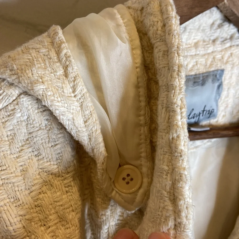 Daytrip Ivory Detachable Hood Tie Waist Buttoned Coat - Picture 12 of 13